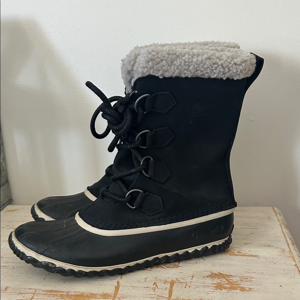 Sorel Caribou Slim Nubuck Hiking Mid Calf Waterproof Boots Women’s size 9